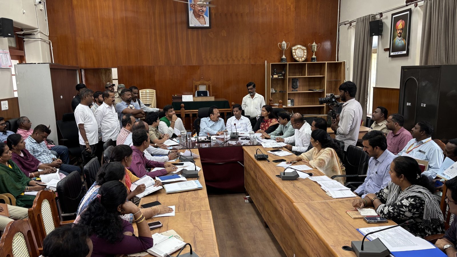 ಮೇಲುಕೋಟೆ ವೈರಮುಡಿ ಬ್ರಹ್ಮೋತ್ಸವ: ಜಿಲ್ಲಾಧಿಕಾರಿ ಕಚೇರಿಯಲ್ಲಿ ಪೂರ್ವಭಾವಿ ಸಭೆ – ಅದ್ಧೂರಿ ಆಚರಣೆಗೆ ಸಿದ್ಧತೆ