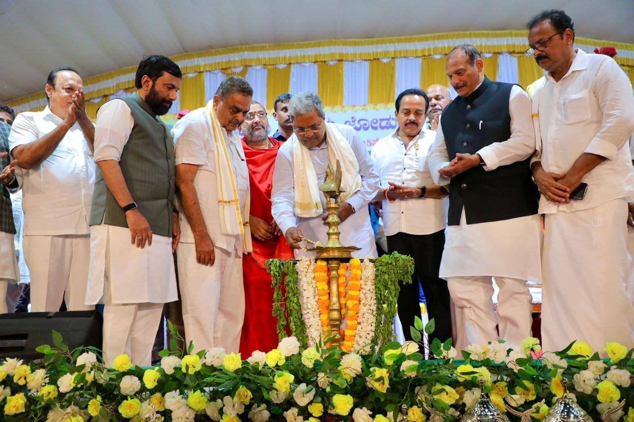 ಕರಾವಳಿಯ ಸಾಂಸ್ಕೃತಿಕ ವೈಭವ ‘ಕಂಬಳ’: ಕೂಡಿಬೈಲು ಜೋಡುಕರೆ ಬಯಲು ಕಂಬಳಕ್ಕೆ ಸಿಎಂ ಸಿದ್ದರಾಮಯ್ಯ ಚಾಲನೆ