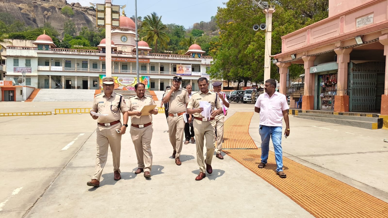 ಸಿದ್ದಗಂಗಾ ಮಠಕ್ಕೆ ರಾಷ್ಟ್ರಪತಿಗಳ ಭೇಟಿ: ಭದ್ರತಾ ಸಿದ್ಧತೆಗಳ ಖುದ್ದು ಪರಿಶೀಲನೆ ನಡೆಸಿದ ತುಮಕೂರು ಎಸ್ಪಿ