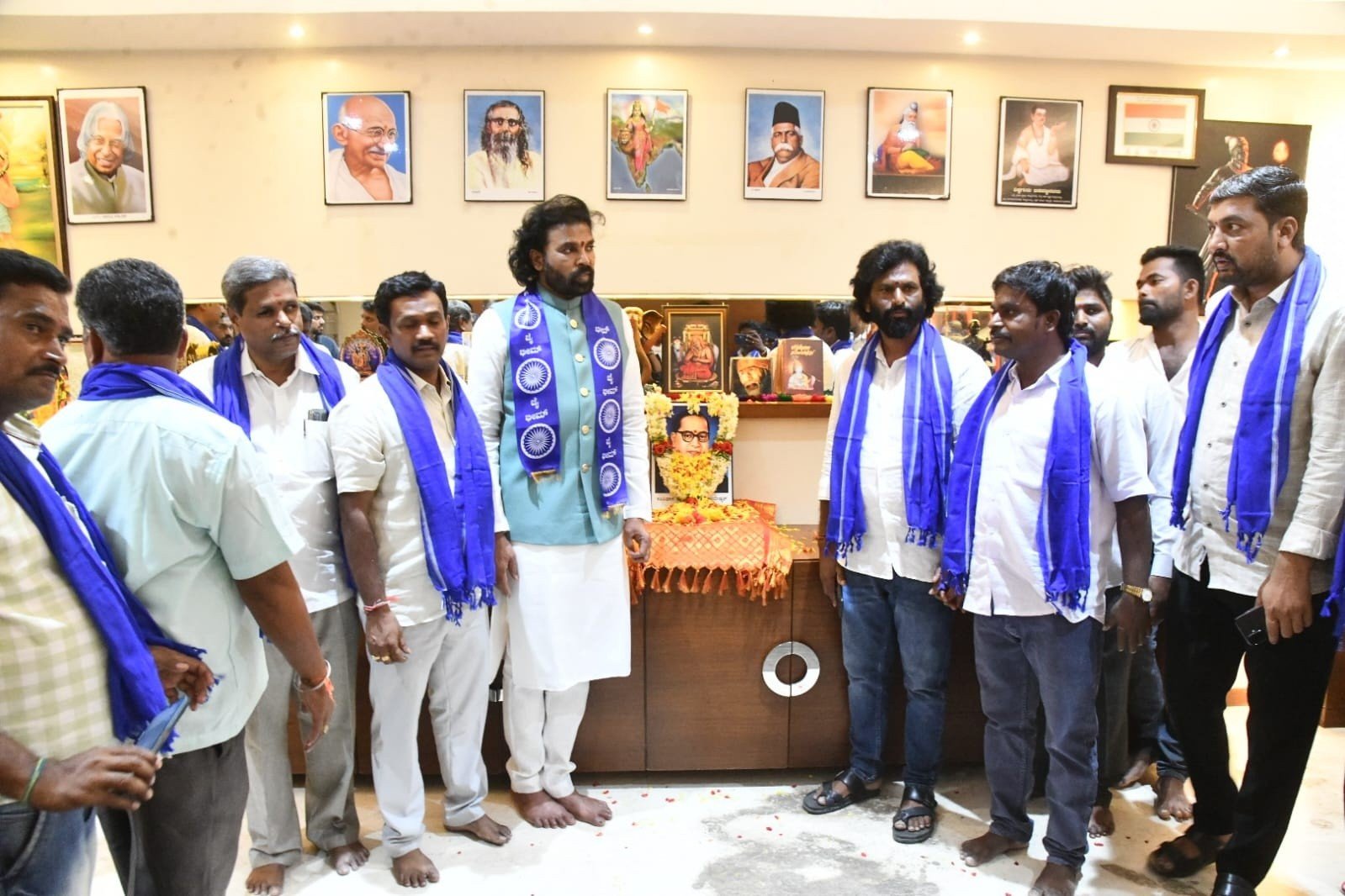 ಬಳ್ಳಾರಿಯ ಶ್ರೀರಾಮುಲು ಗೃಹ ಕಚೇರಿಯಲ್ಲಿ ಅಂಬೇಡ್ಕರ್ ಜಯಂತಿ ಆಚರಣೆ