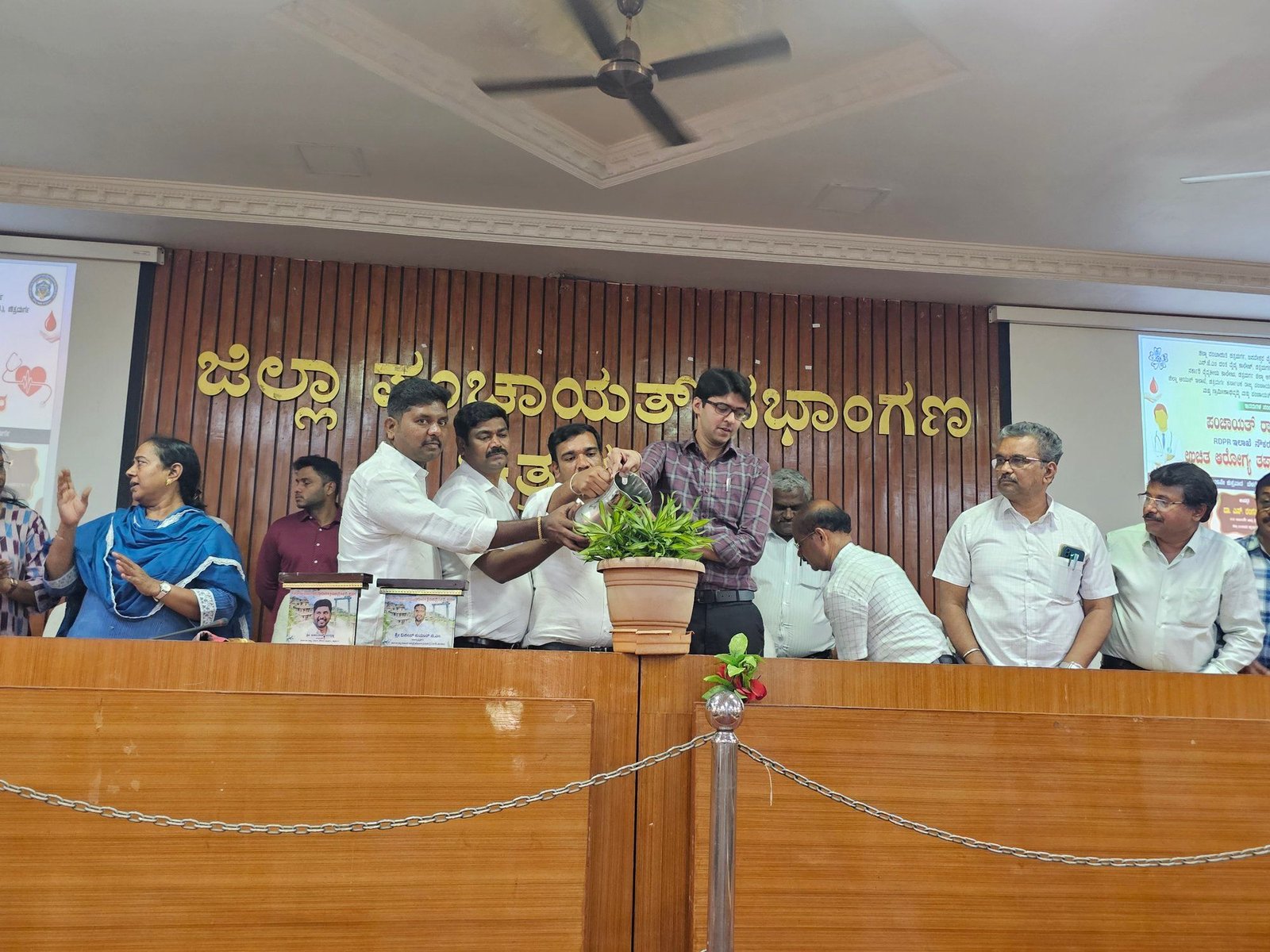 ಚಿತ್ರದುರ್ಗ: ರಾಷ್ಟ್ರೀಯ ಪಂಚಾಯತ್ ರಾಜ್ ದಿವಸದ ಅಂಗವಾಗಿ ಉಚಿತ ಆರೋಗ್ಯ ತಪಾಸಣೆ ಹಾಗೂ ರಕ್ತದಾನ ಶಿಬಿರ