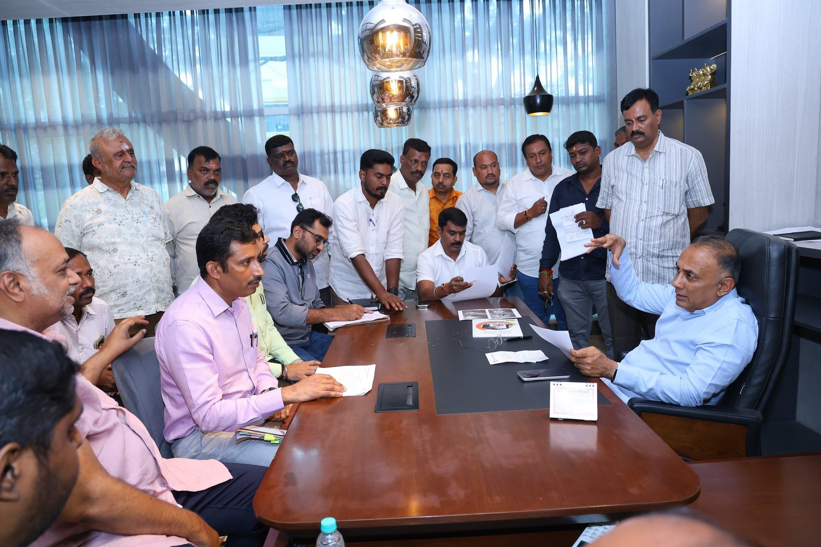 ಗಾಂಧಿನಗರದ ಬೀದಿ ದೀಪಗಳ ಸಮಸ್ಯೆ: ಅಧಿಕಾರಿಗಳಿಗೆ ದಿನೇಶ್ ಗುಂಡೂರಾವ್ ಖಡಕ್ ಸೂಚನೆ