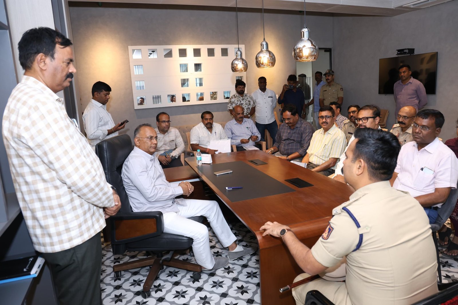 ಜಕ್ಕರಾಯನಕೆರೆ ಮೈದಾನ ಕ್ರೀಡಾಪಟುಗಳಿಗೆ ಮೀಸಲು: ಪೊಲೀಸ್ ಇಲಾಖೆಯೊಂದಿಗೆ ಸಚಿವ ದಿನೇಶ್ ಗುಂಡೂ ರಾವ್ ಮಹತ್ವದ ಸಭೆ