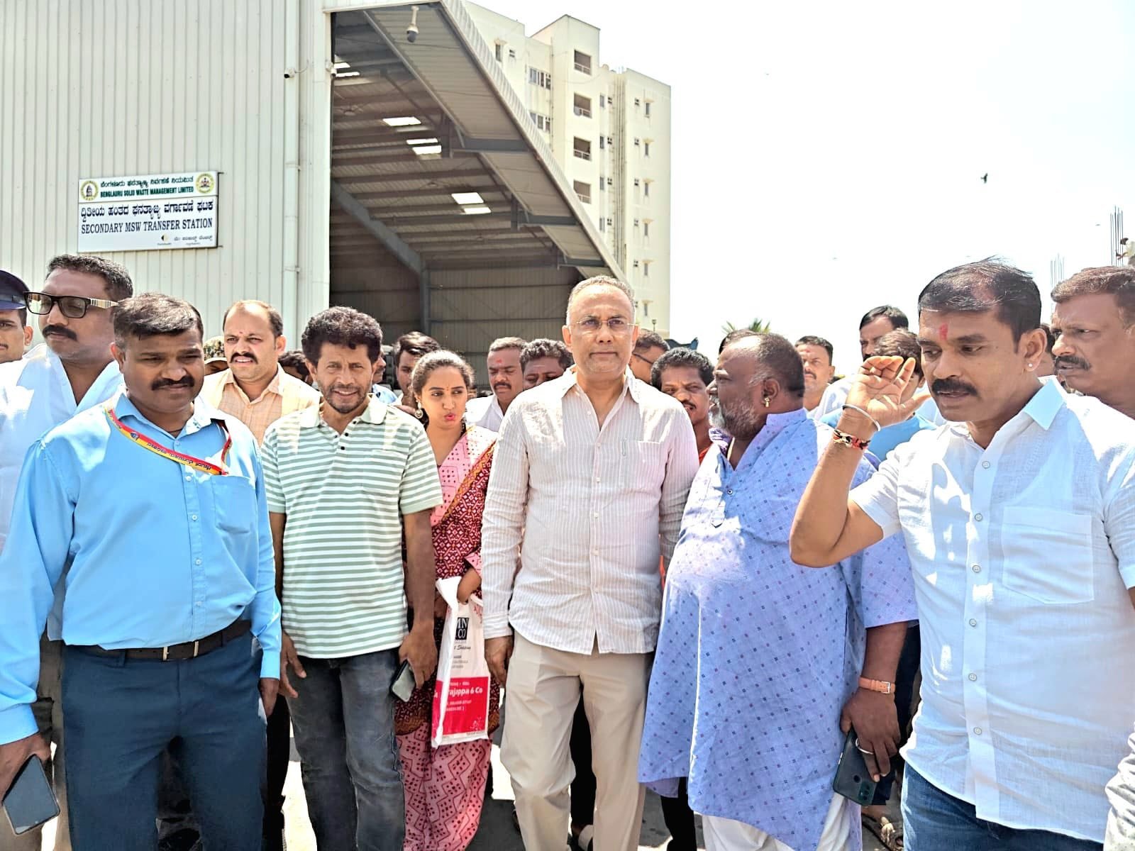 ಬಿನ್ನಿಪೇಟೆ ಕಸ ಸಂಸ್ಕರಣಾ ಘಟಕಕ್ಕೆ ಸಚಿವ ದಿನೇಶ್ ಗುಂಡೂರಾವ್ ದಿಢೀರ್ ಭೇಟಿ: ವೈಜ್ಞಾನಿಕ ತ್ಯಾಜ್ಯ ವಿಲೇವಾರಿಗೆ ಕಟ್ಟುನಿಟ್ಟಿನ ಸೂಚನೆ