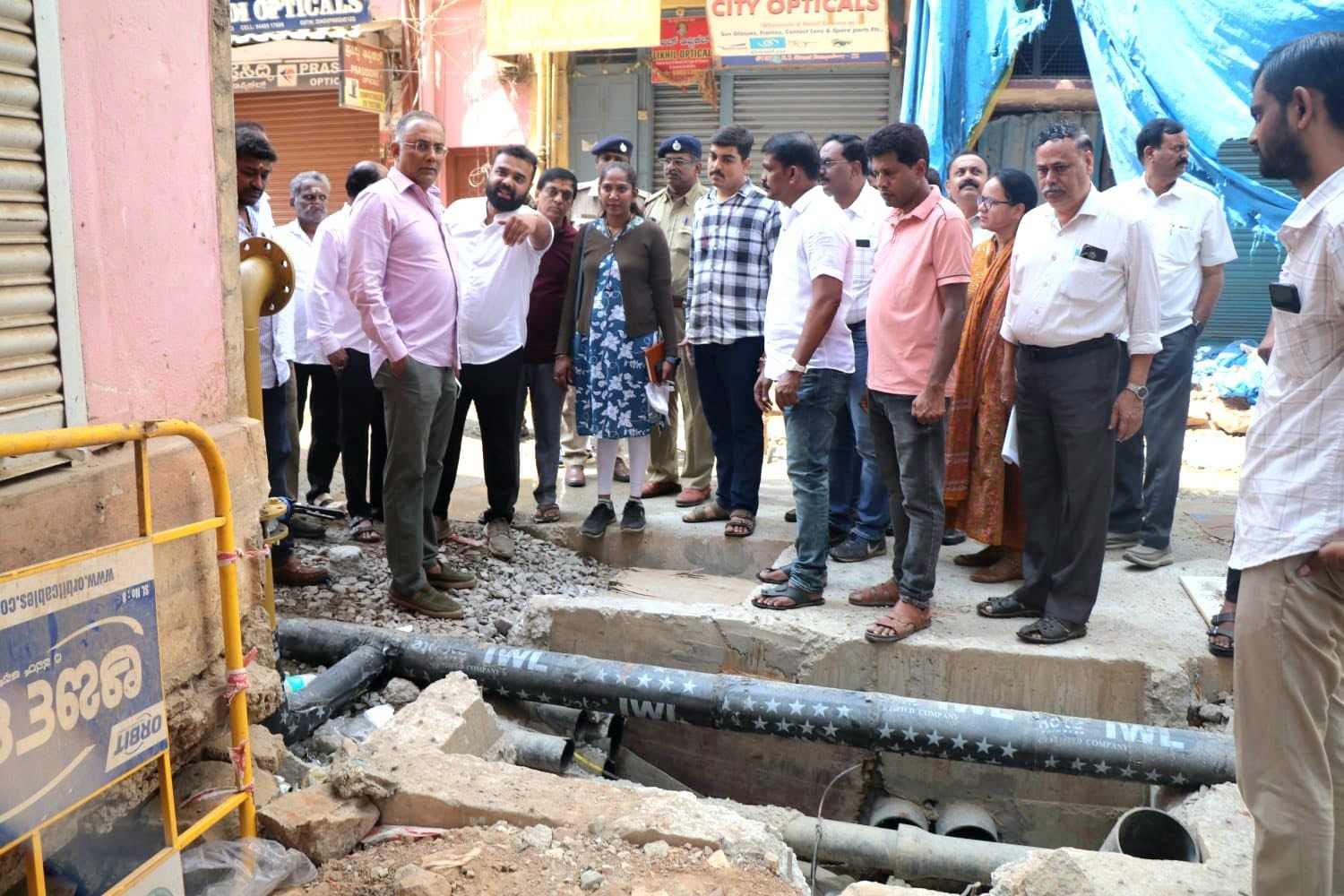 ಗಾಂಧಿನಗರ: ಚಿಕ್ಕಪೇಟೆ ವಾರ್ಡ್ನಲ್ಲಿ ಅಭಿವೃದ್ಧಿ ಕಾಮಗಾರಿಗಳ ಪ್ರಗತಿ ಪರಿಶೀಲಿಸಿದ ಸಚಿವ ದಿನೇಶ್ ಗುಂಡೂರಾವ್