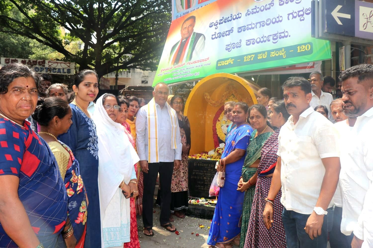 ಗಾಂಧಿನಗರದ ಸಮಗ್ರ ಅಭಿವೃದ್ಧಿಯೇ ನಮ್ಮ ಧ್ಯೇಯ: ಕಾಟನ್ ಪೇಟೆ ವಾರ್ಡ್‌ನಲ್ಲಿ ವಿವಿಧ ಕಾಮಗಾರಿಗಳಿಗೆ ದಿನೇಶ್ ಗುಂಡೂರಾವ್ ಚಾಲನೆ