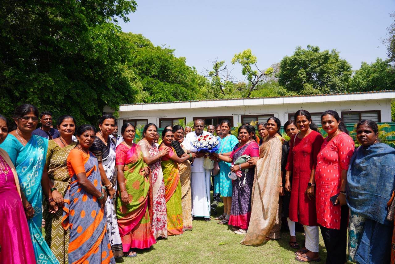 ನವದೆಹಲಿಯಲ್ಲಿ ಮಂಡ್ಯದ ರೈತರಿಗೆ ಹೆಚ್.ಡಿ. ಕುಮಾರಸ್ವಾಮಿ ಆತಿಥ್ಯ: ಕೃಷಿ ವಿಚಾರಗಳ ಬಗ್ಗೆ ಆತ್ಮೀಯ ಚರ್ಚೆ