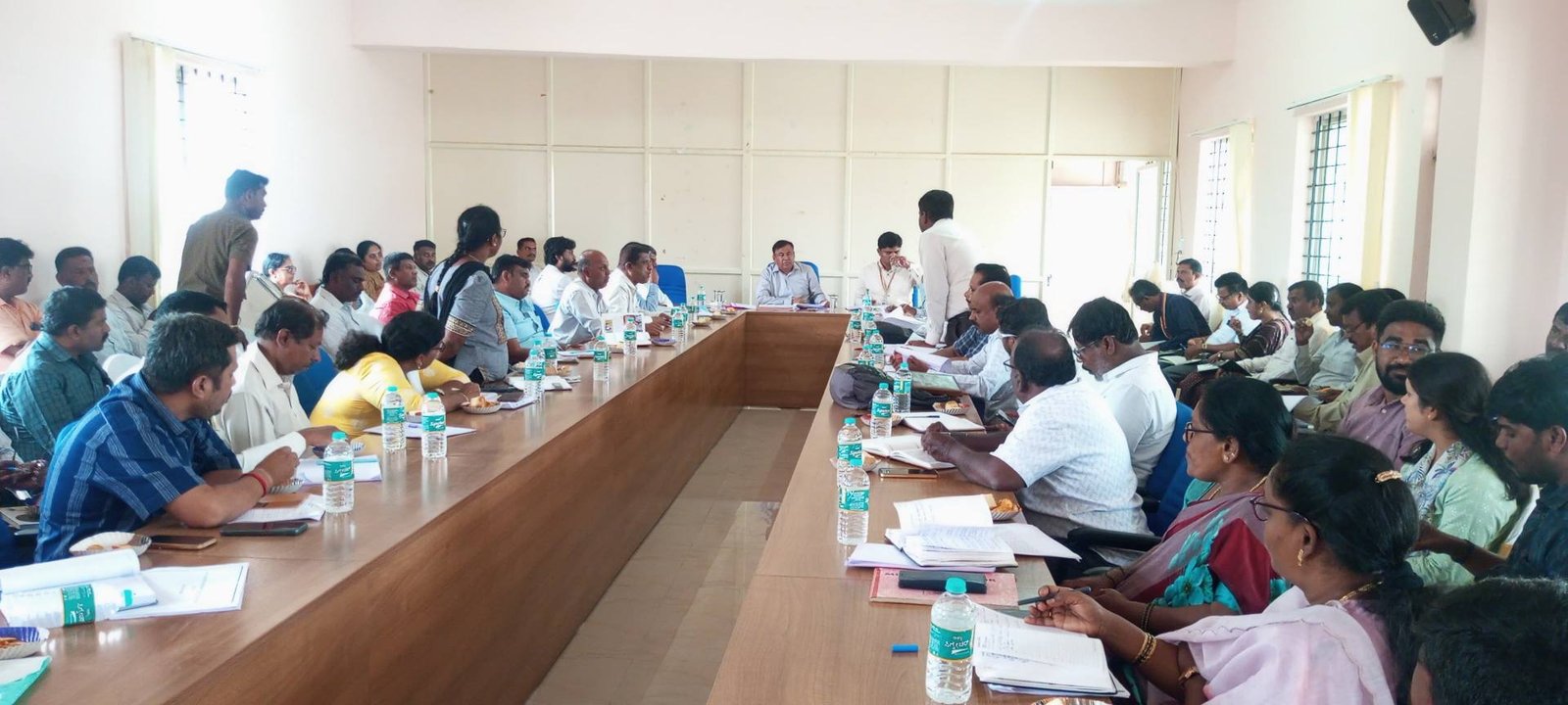 ಕೋಲಾರ ಜಿ.ಪಂ ಸಿಇಒ ಡಾ. ಪ್ರವೀಣ್ ಬಾಗೇವಾಡಿ ನೇತೃತ್ವದಲ್ಲಿ ಪ್ರಗತಿ ಪರಿಶೀಲನೆ: ಗ್ರಾಮೀಣಾಭಿವೃದ್ಧಿಗೆ ಕಟ್ಟುನಿಟ್ಟಿನ ಸೂಚನೆ