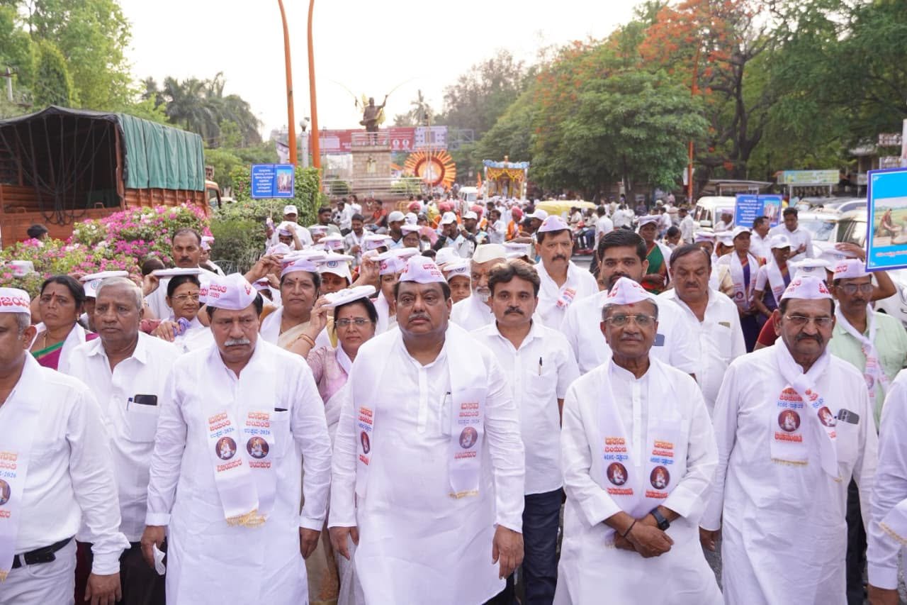 ವಿಜಯಪುರದಲ್ಲಿ ಬಸವ ವಚನಗಳ ಭವ್ಯ ಶೋಭಾಯಾತ್ರೆ: ಶರಣ ಸಂಸ್ಕೃತಿಯ ಸಡಗರ