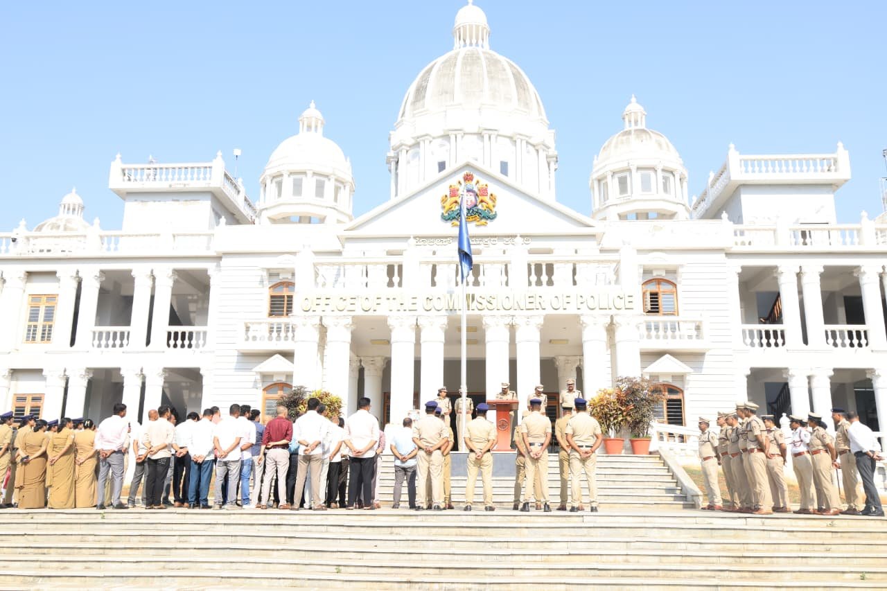 ಮೈಸೂರು ಪೊಲೀಸ್ ಆಯುಕ್ತರ ಕಚೇರಿಯಲ್ಲಿ ಅಂಬೇಡ್ಕರ್ ಜಯಂತಿ ಆಚರಣೆ: ಸಂವಿಧಾನ ಶಿಲ್ಪಿಗೆ ಪೊಲೀಸ್ ಪಡಡೆಯಿಂದ ಗೌರವ