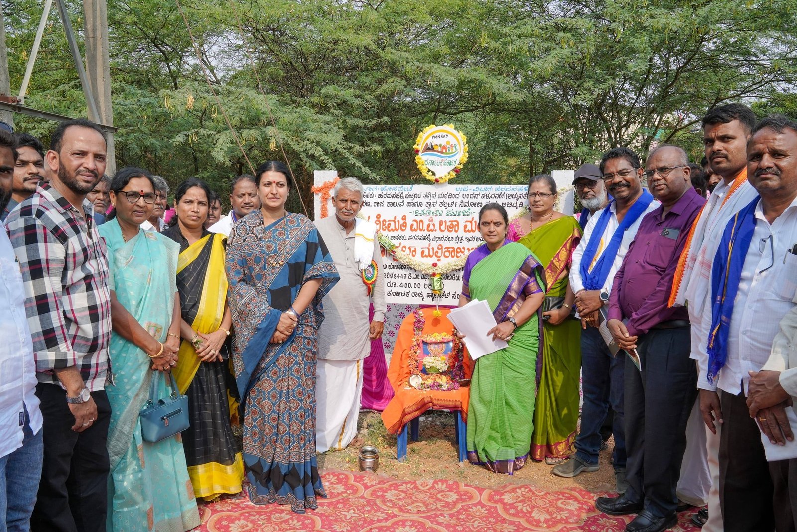 ಹರಪನಹಳ್ಳಿ: ಜಿಲ್ಲಾ ಖನಿಜ ನಿಧಿಯಡಿ ರಾಜಕಾಲುವೆ ಹಾಗೂ ಅಭಿವೃದ್ಧಿ ಕಾಮಗಾರಿಗಳಿಗೆ ಪ್ರಭಾ ಮಲ್ಲಿಕಾರ್ಜುನ್ ಚಾಲನೆ