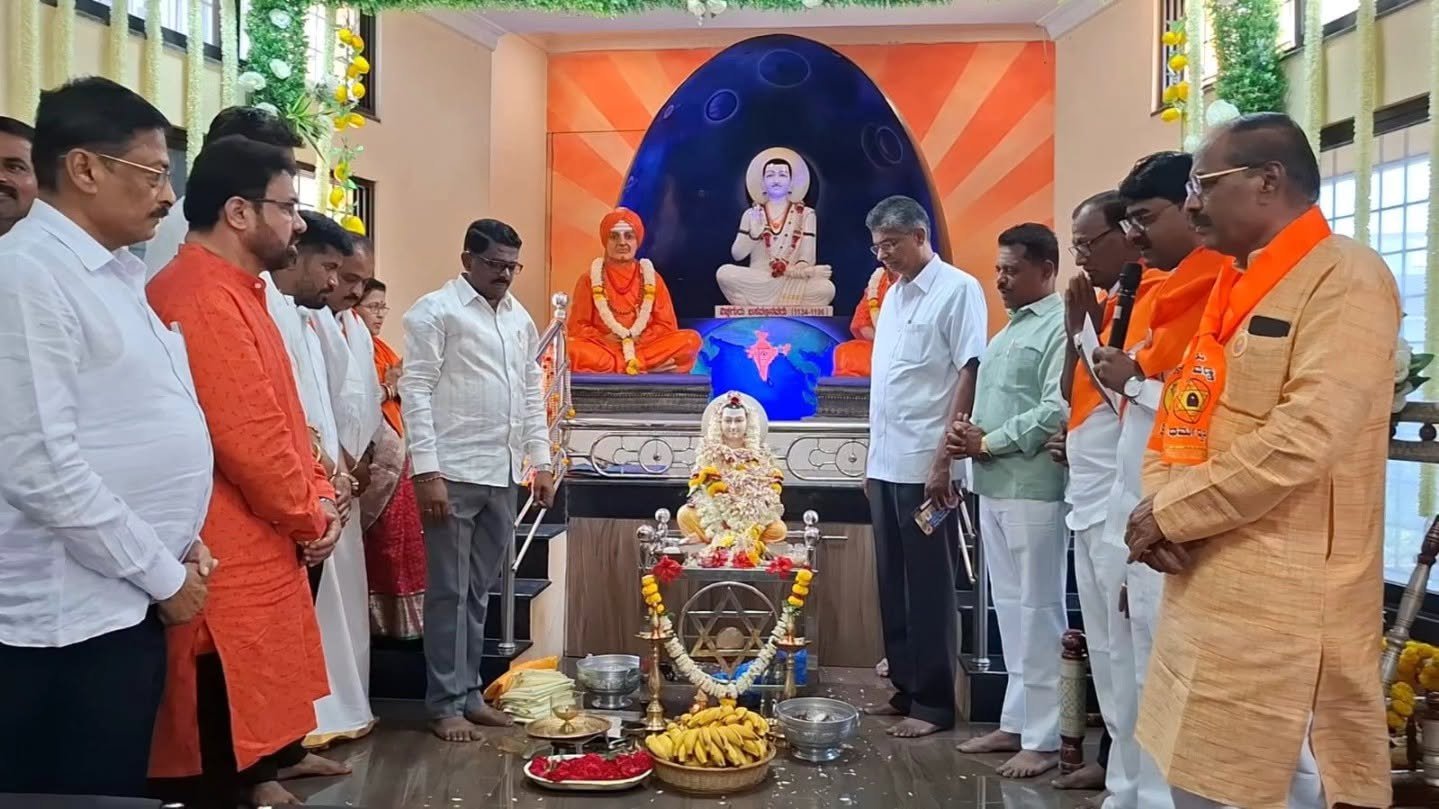 ಬೆಳಗಾವಿ: ಬಸವಣ್ಣನವರ ತತ್ವಗಳು ವಿಶ್ವದ ಯುವಜನತೆಗೆ ತಲುಪಲಿ – ಮಹಾಂತೇಶ ನಗರದಲ್ಲಿ ಬಸವ ಜಯಂತಿ ಆಚರಣೆ