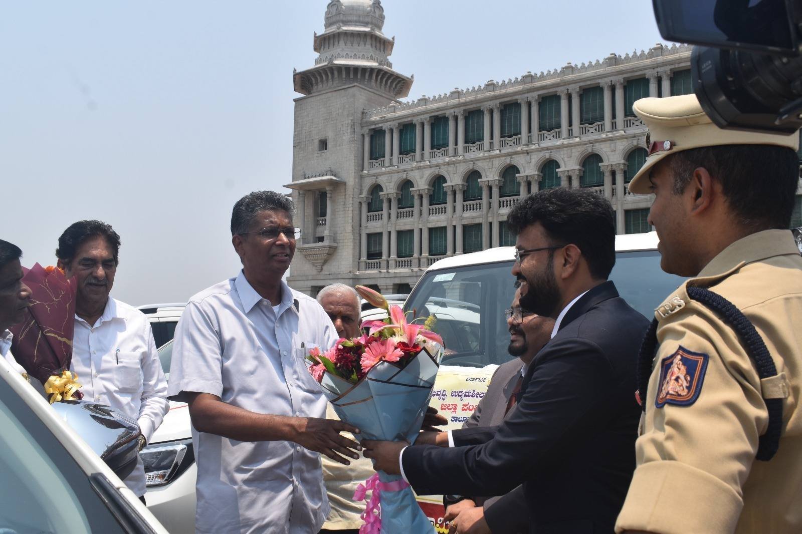 ಬೆಳಗಾವಿ: ಸುವರ್ಣ ಸೌಧದಲ್ಲಿ ರಾಷ್ಟ್ರೀಯ ಪಂಚಾಯತ್ ರಾಜ್ ದಿನಾಚರಣೆ ಸಂಭ್ರಮ; ಸಾಧಕರಿಗೆ ಸನ್ಮಾನ