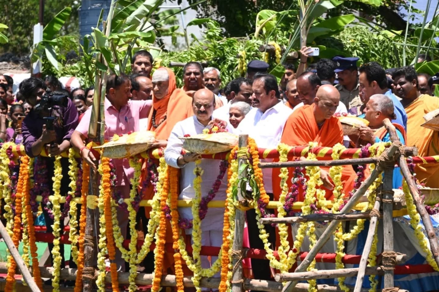 ತೂಬಿನಕೆರೆಗೆ ಹರಿದ ಲೋಕಪಾವನಿ: ಮಾಜಿ ಸಿಎಂ ಬಸವರಾಜ ಬೊಮ್ಮಾಯಿ ಅವರಿಗೆ ಕೃತಜ್ಞತಾ ಸಮರ್ಪಣೆ