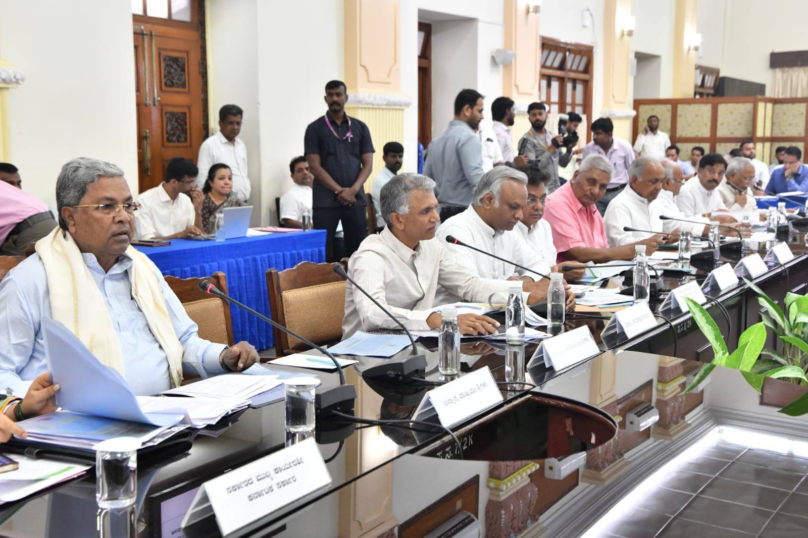 ರಾಜ್ಯಾದ್ಯಂತ ಕುಡಿಯುವ ನೀರು ಹಾಗೂ ಮೇವಿನ ಅಭಾವ ತಡೆಗೆ ಸಿಎಂ ಸಿದ್ದರಾಮಯ್ಯ ಖಡಕ್ ಸೂಚನೆ: ಉನ್ನತ ಮಟ್ಟದ ಸಭೆಯ ಮುಖ್ಯಾಂಶಗಳು