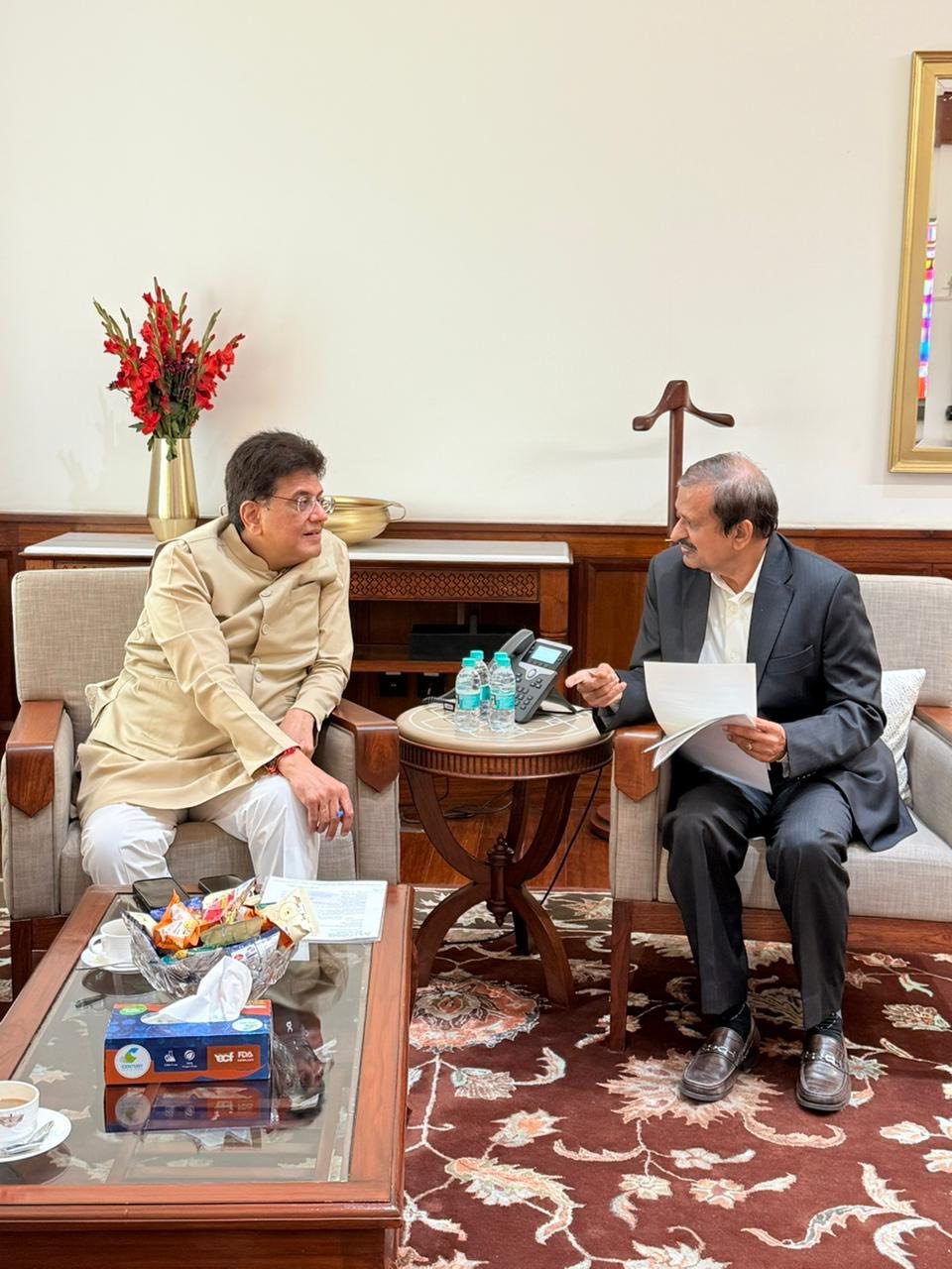 ರಕ್ತಚಂದನ ರಫ್ತು ಮಿತಿ ಹೆಚ್ಚಳಕ್ಕೆ ಸಂಸದ ಡಾ. ಸಿ.ಎನ್. ಮಂಜುನಾಥ್ ಮನವಿ: ಕೇಂದ್ರ ಸಚಿವ ಪಿಯೂಷ್ ಗೋಯಲ್ ಭೇಟಿ