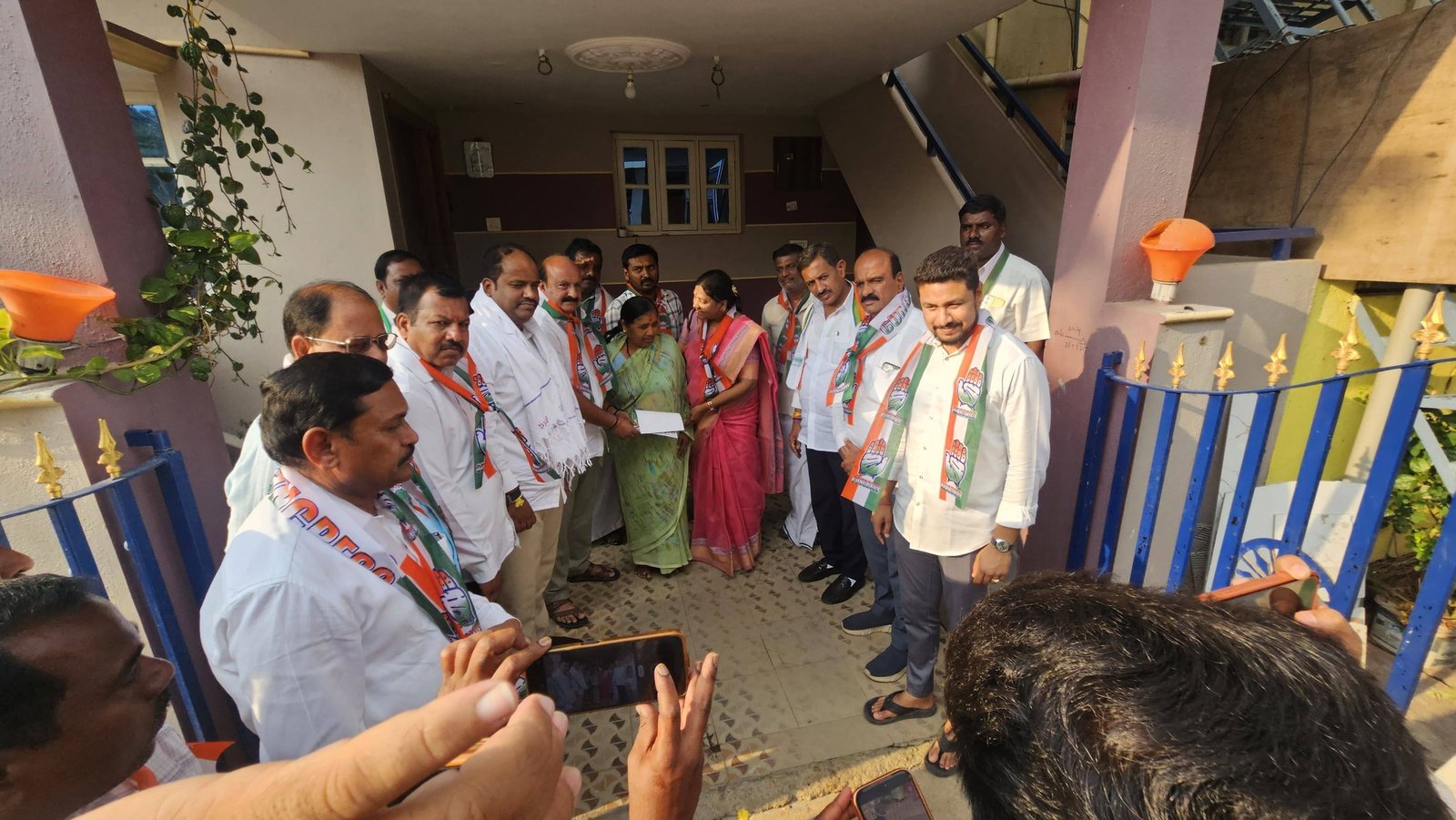 ದಾವಣಗೆರೆ ದಕ್ಷಿಣ ಉಪಚುನಾವಣೆ: ಕಾಂಗ್ರೆಸ್ ಅಭ್ಯರ್ಥಿ ಸಮರ್ಥ್ ಸಾಮನೂರು ಪರ ದರ್ಶನ್ ಧ್ರುವನಾರಾಯಣ್ ಅಬ್ಬರದ ಪ್ರಚಾರ