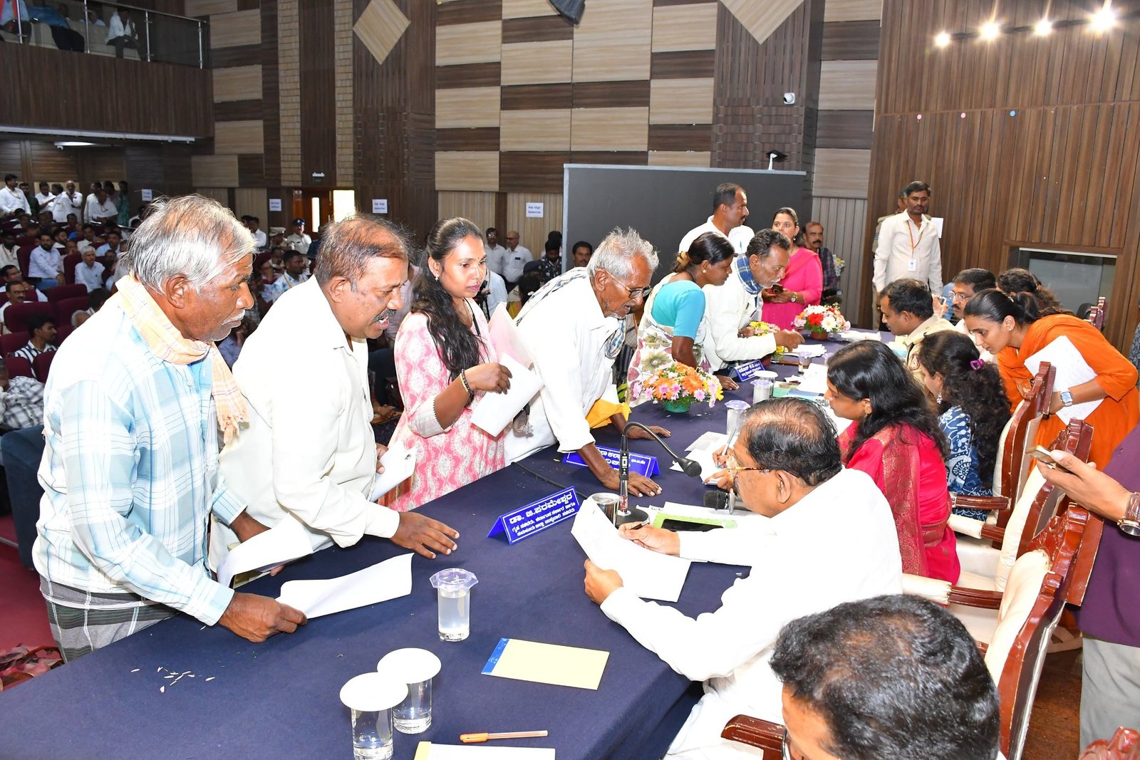 ತುಮಕೂರು: ಜಿಲ್ಲಾ ಮಟ್ಟದ ‘ಜನತಾ ದರ್ಶನ’ದಲ್ಲಿ 738 ಅಹವಾಲು ಸ್ವೀಕಾರ; ಶೀಘ್ರ ಪರಿಹಾರಕ್ಕೆ ಡಾ. ಜಿ. ಪರಮೇಶ್ವರ ಸೂಚನೆ