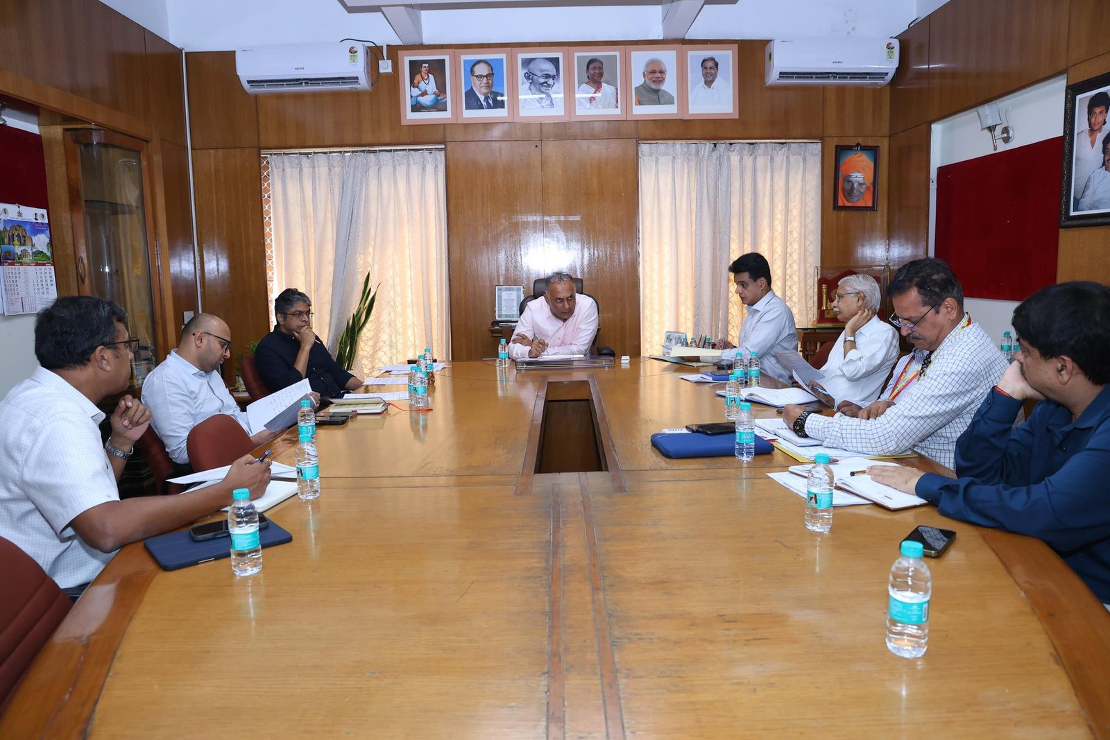 ಗ್ರಾಮೀಣ ಭಾಗದಲ್ಲಿ 24/7 ‘ತ್ರಿವಳಿ ತಜ್ಞರ’ ಸೇವೆ: ಆರೋಗ್ಯ ಸಚಿವ ದಿನೇಶ್ ಗುಂಡೂರಾವ್ ಮಹತ್ವದ ಪರಾಮರ್ಶೆ