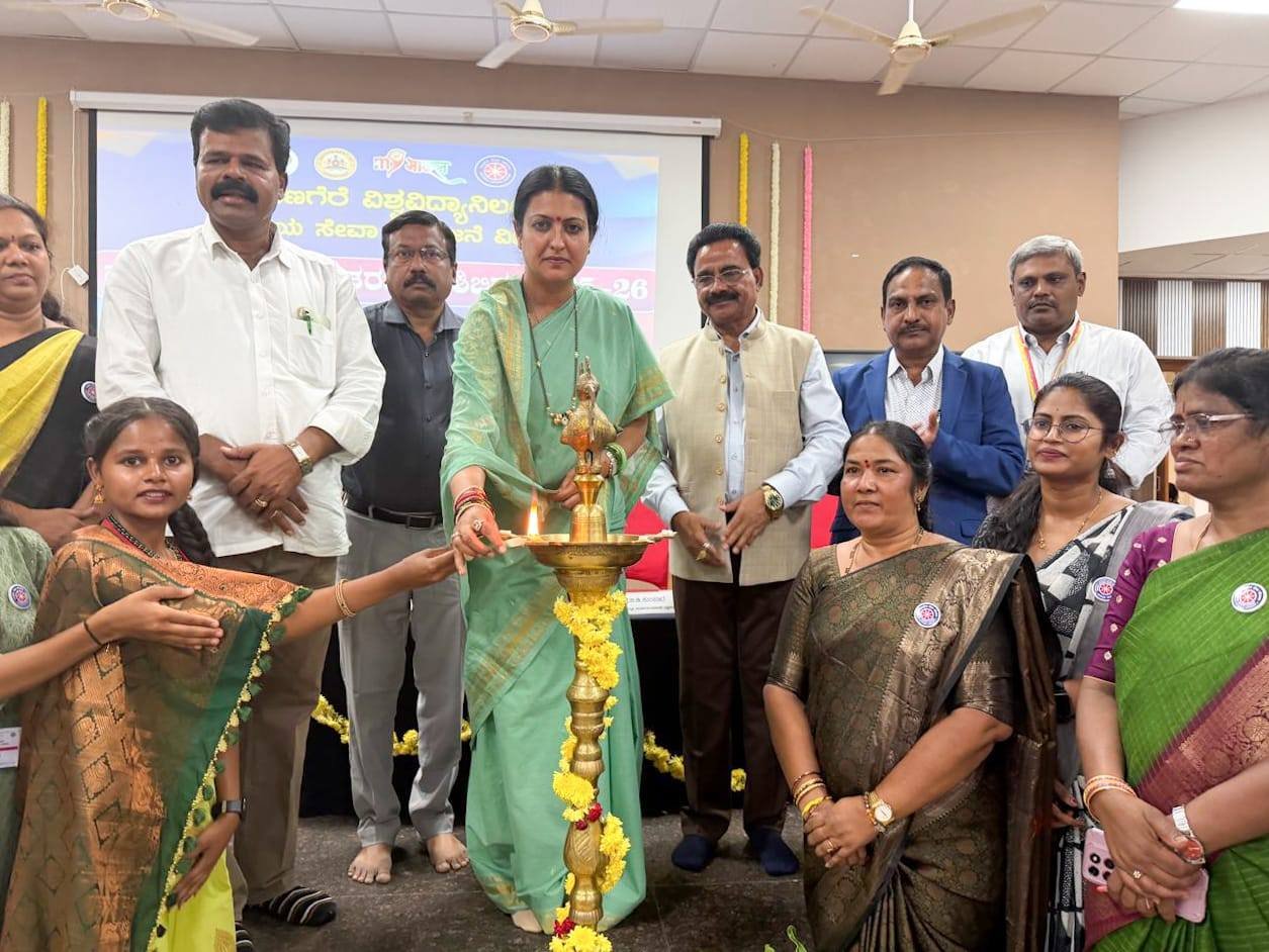 ದಾವಣಗೆರೆ ವಿವಿ: ಅಂತರ ಕಾಲೇಜು ಮಹಿಳಾ ನಾಯಕತ್ವ ತರಬೇತಿ ಶಿಬಿರದ ಸಮಾರೋಪ – ಡಾ. ಪ್ರಭಾ ಮಲ್ಲಿಕಾರ್ಜುನ್ ಅವರಿಂದ ಪ್ರೇರಣೆ