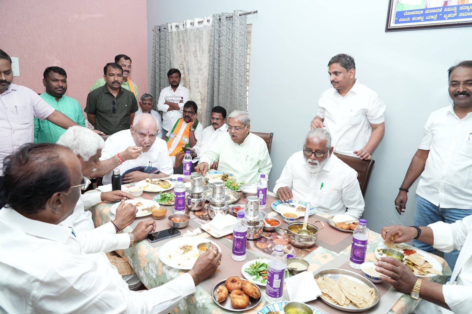 ಬಾಗಲಕೋಟೆ: ಶಿವಾನಂದ ಟವಳಿ ನಿವಾಸದಲ್ಲಿ ಬಿ.ಎಸ್.ವೈ ಉಪಹಾರ; ಉಪಚುನಾವಣೆ ಕುರಿತು ಮಹತ್ವದ ಚರ್ಚೆ