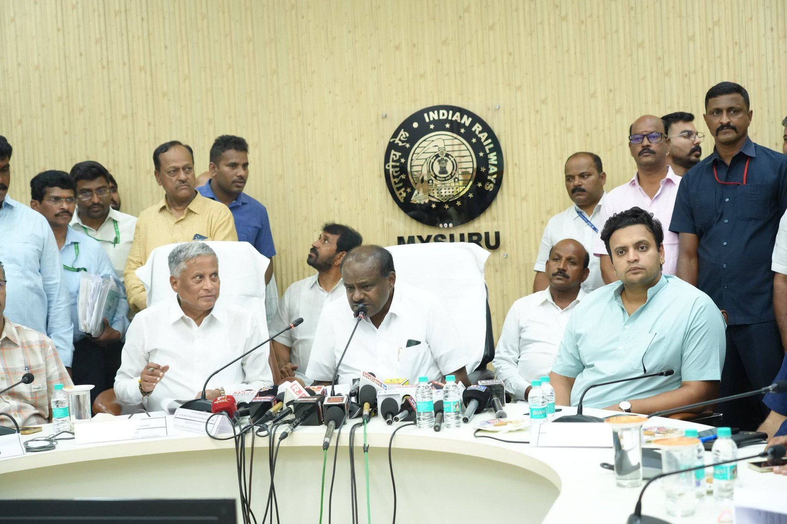 ಬೆಂಗಳೂರು-ಮೈಸೂರು ರೈಲ್ವೆ ಮಾರ್ಗ ಪರಿವೀಕ್ಷಣೆ: ಕೇಂದ್ರ ಸಚಿವರಾದ ಹೆಚ್.ಡಿ. ಕುಮಾರಸ್ವಾಮಿ ಹಾಗೂ ವಿ. ಸೋಮಣ್ಣ ಜಂಟಿ ಸುದ್ದಿಗೋಷ್ಠಿ