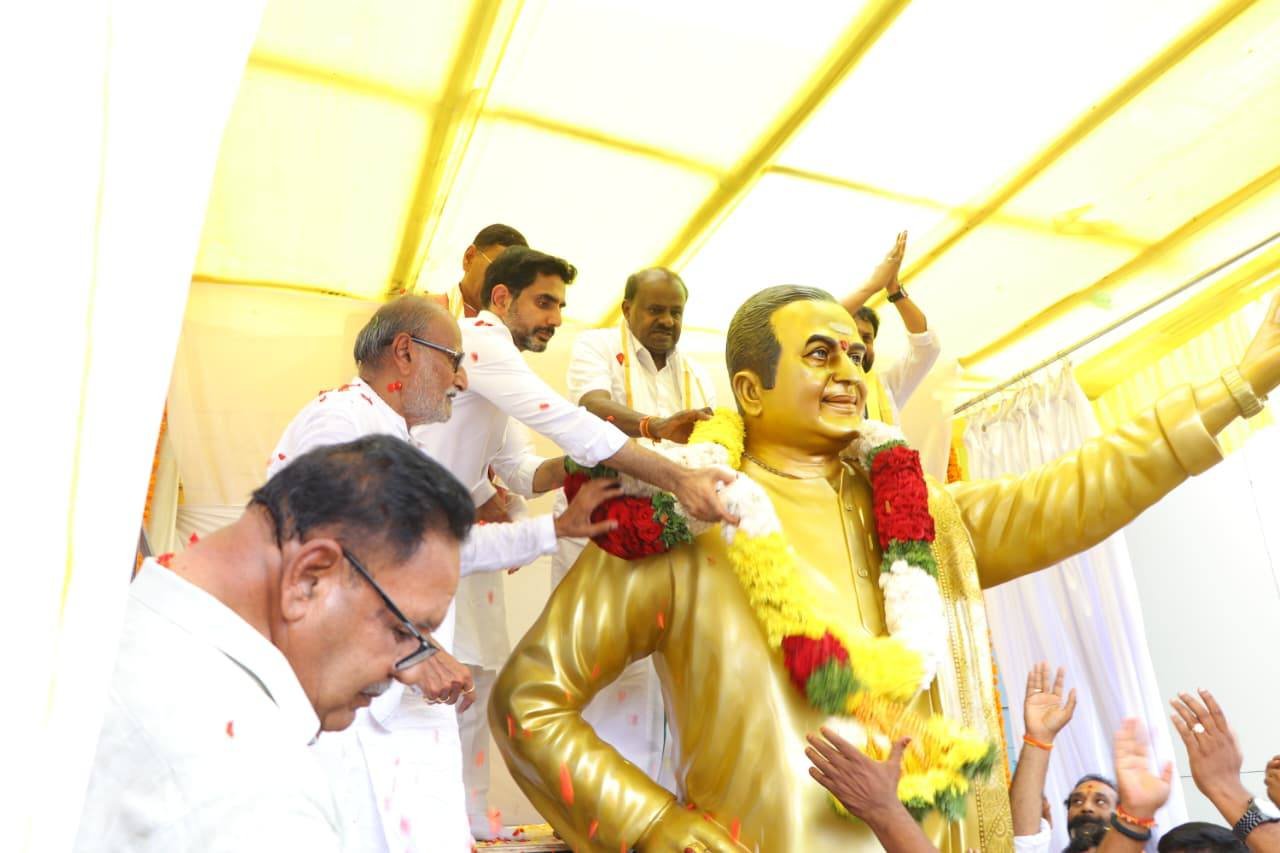 ಸಿಂಧನೂರಿನಲ್ಲಿ ನೂತನ ಸೈನಿಕ ಶಾಲೆ ಉದ್ಘಾಟನೆ: ಭವ್ಯ ರೋಡ್ ಶೋ ನಡೆಸಿದ ಎಚ್.ಡಿ. ಕುಮಾರಸ್ವಾಮಿ ಮತ್ತು ಗಣ್ಯರು