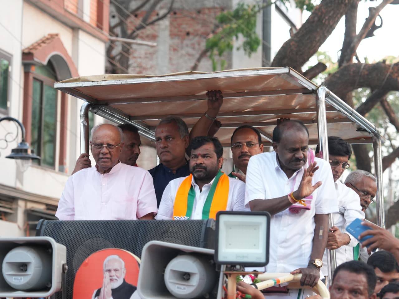 ದಾವಣಗೆರೆ ದಕ್ಷಿಣ: ಎನ್ಡಿಎ ಅಭ್ಯರ್ಥಿ ಶ್ರೀನಿವಾಸ್ ದಾಸಕರಿಯಪ್ಪ ಪರ ಎಚ್.ಡಿ. ಕುಮಾರಸ್ವಾಮಿ ಬಿರುಸಿನ ಪ್ರಚಾರ