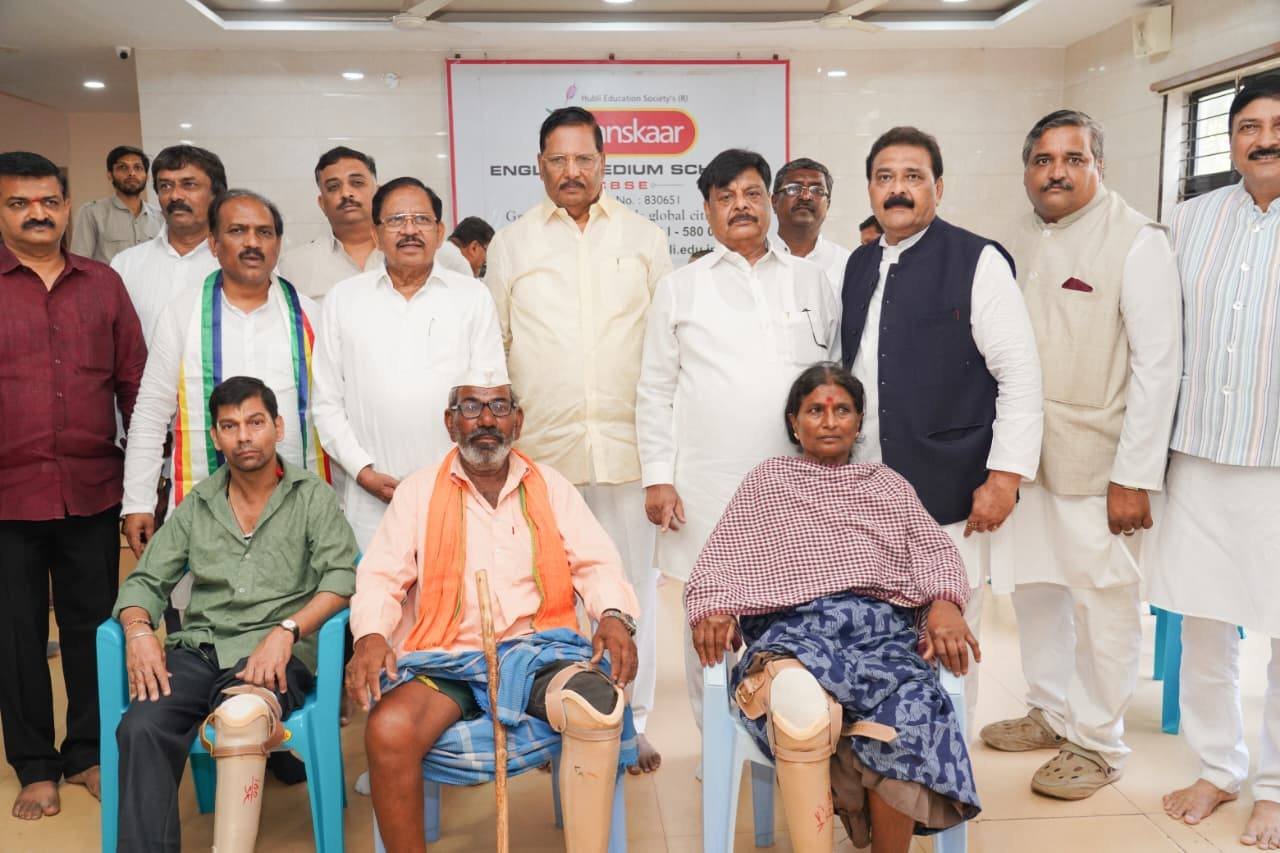 ಹುಬ್ಬಳ್ಳಿಯ ಸಂಸ್ಕಾರ್ ಶಾಲೆಗೆ ಸಚಿವ ಡಾ. ಎಚ್.ಸಿ. ಮಹದೇವಪ್ಪ ಭೇಟಿ: ಗೃಹ ಸಚಿವರೂ ಸಾಥ್