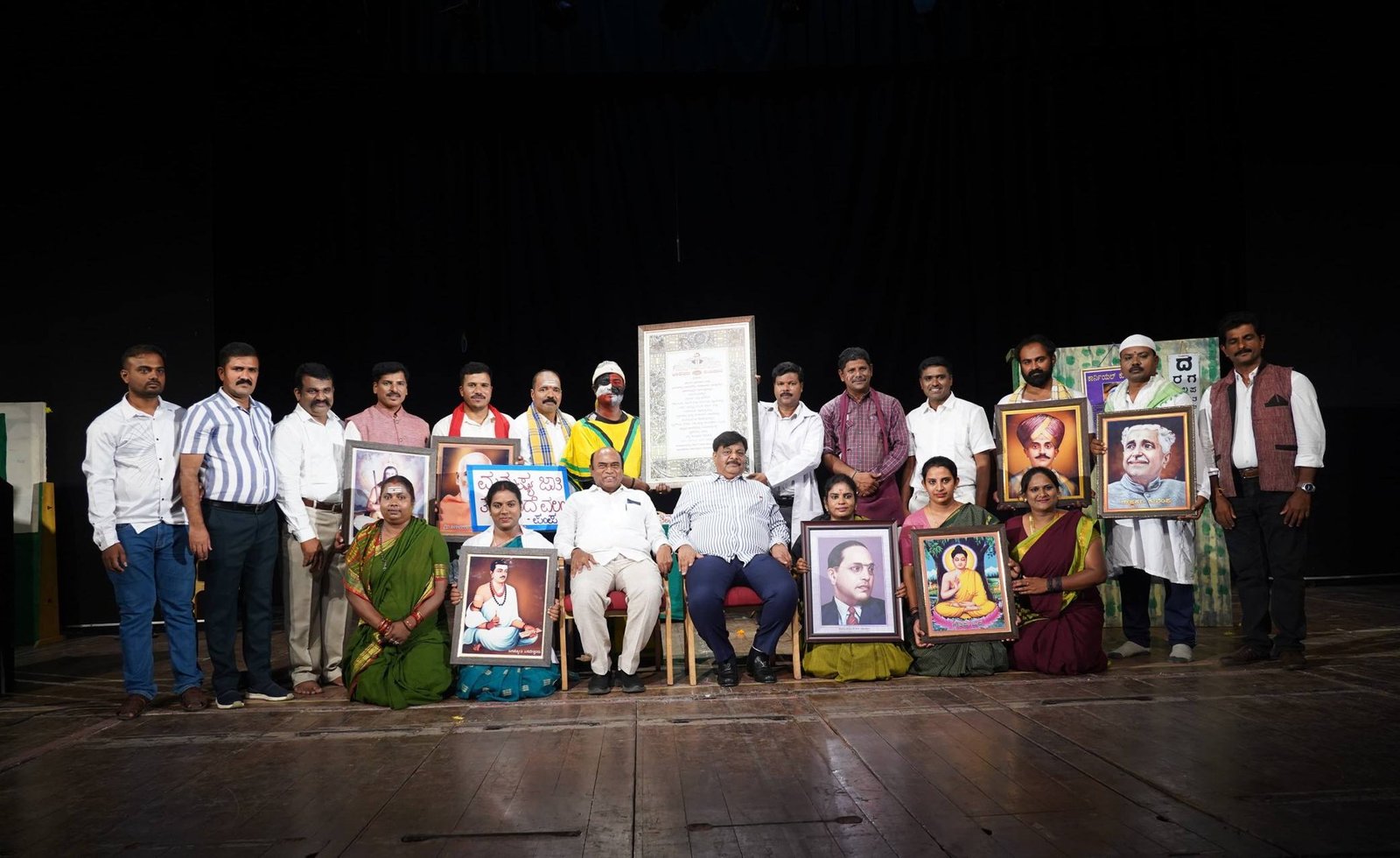 ಸಮಾಜದ ಬೆಳವಣಿಗೆಗೆ ಜಾತಿ, ಧರ್ಮಗಳ ಅತಿರೇಕ ಮಾರಕ: ಕಲಾಮಂದಿರದಲ್ಲಿ ‘ಮುಟ್ಟಿಸಿಕೊಂಡವನು’ ನಾಟಕ ಪ್ರದರ್ಶನ