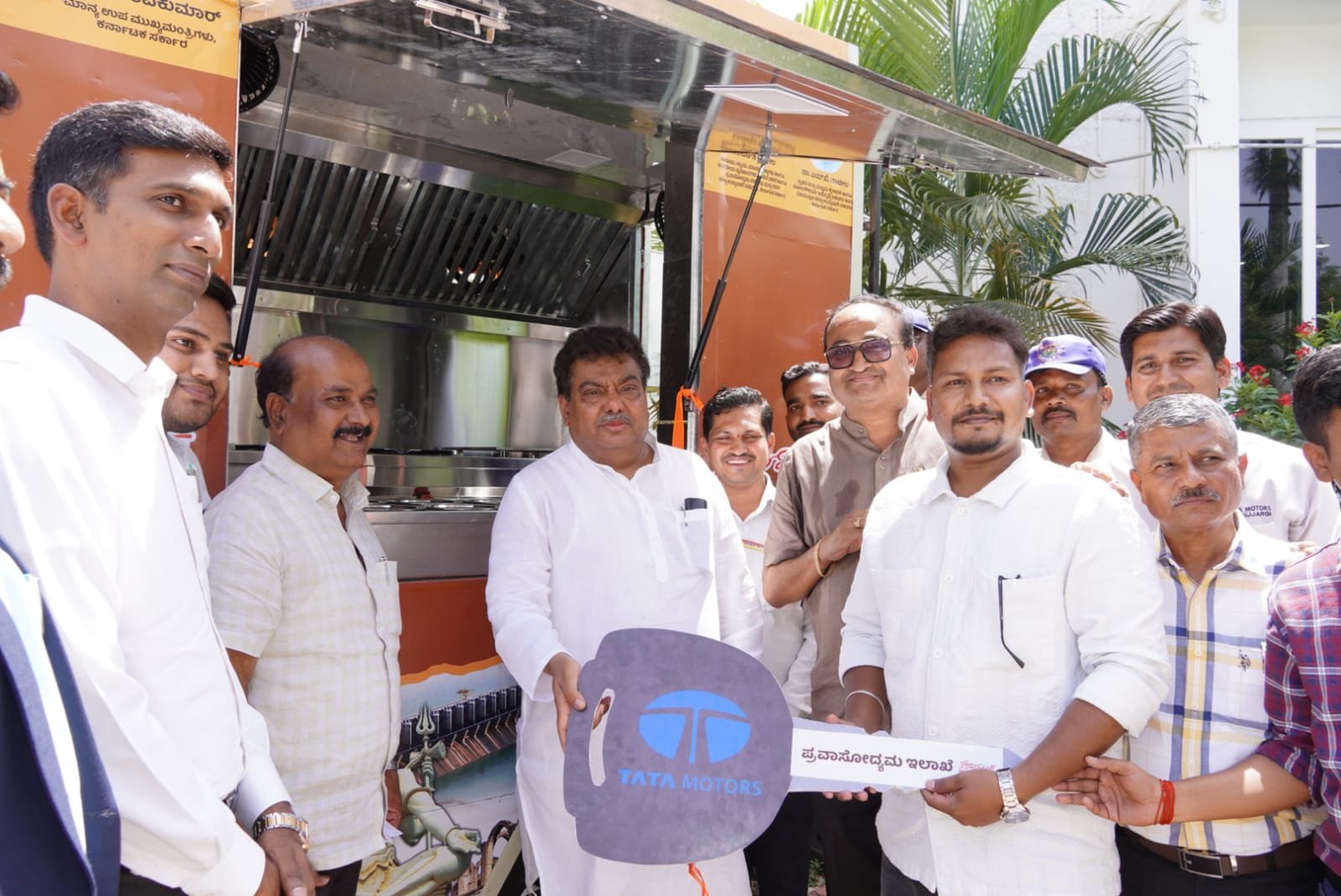 ವಿಜಯಪುರ: ‘ಪವರ್ ಗ್ರಿಡ್’ನಿಂದ ಶಿಕ್ಷಣ ಮತ್ತು ಮೂಲಸೌಕರ್ಯಕ್ಕೆ ಬಲ; ಕೋಟ್ಯಾಂತರ ರೂ. ಮೌಲ್ಯದ ಸಿಎಸ್ಆರ್ ಕೊಡುಗೆ ನೀಡಿದ ಎಂ. ಬಿ. ಪಾಟೀಲ್