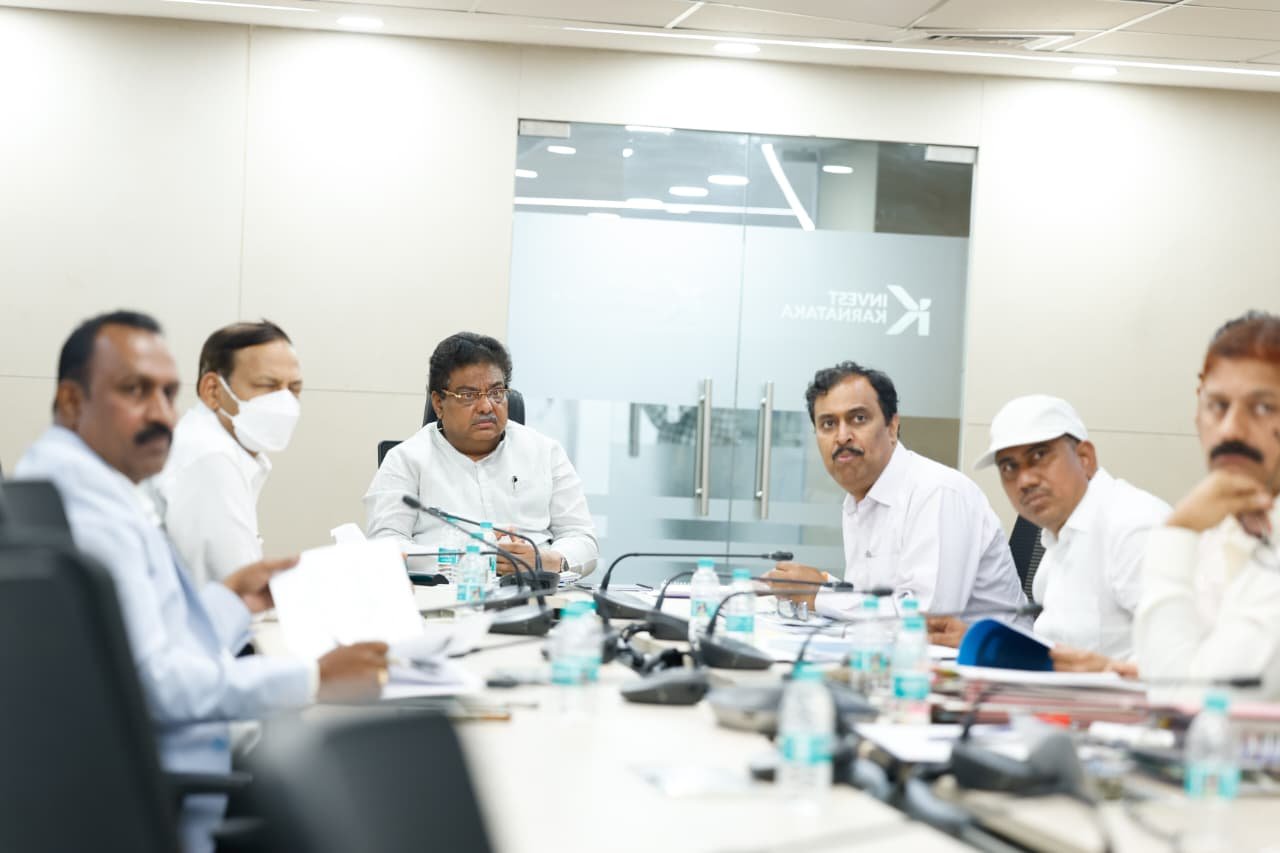 ಮೂಲಸೌಲಭ್ಯಕ್ಕೆ ಬಲ: ರೈಲ್ವೆ ಹಾಗೂ ವಿಮಾನ ನಿಲ್ದಾಣ ಯೋಜನೆಗಳ ತ್ವರಿತ ಅನುಷ್ಠಾನಕ್ಕೆ ಸಚಿವ ಎಂ.ಬಿ. ಪಾಟೀಲ್ ಗಡುವು