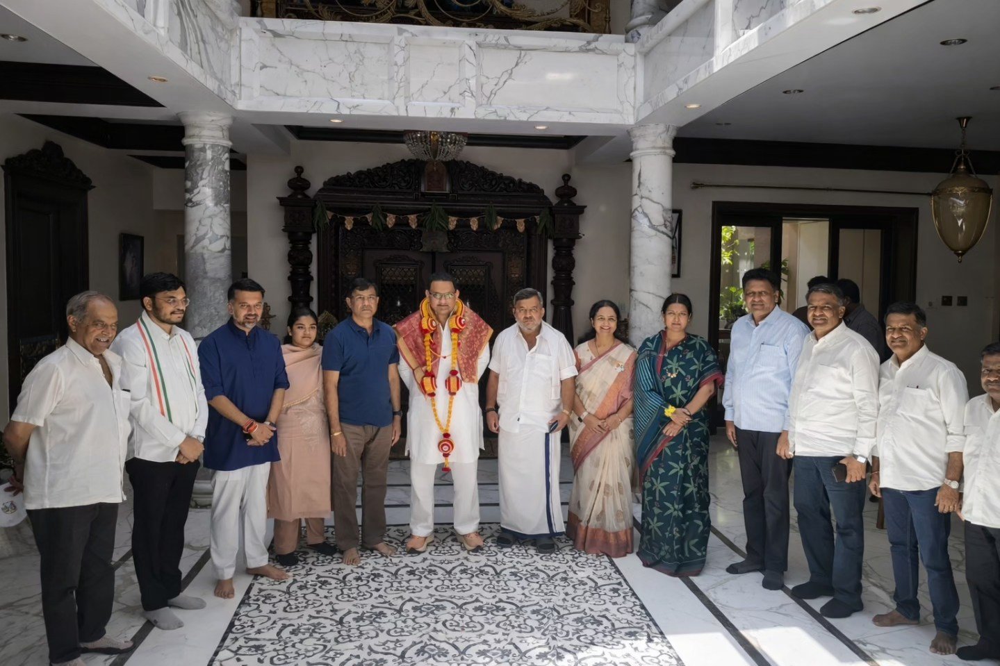 ದಾವಣಗೆರೆ ಉಪಚುನಾವಣೆ: ಕಾಂಗ್ರೆಸ್ ಅಭ್ಯರ್ಥಿ ಪರ ಮಾಜಿ ಕ್ರಿಕೆಟಿಗ ಮೊಹಮ್ಮದ್ ಅಜರುದ್ದೀನ್ ಭರ್ಜರಿ ಪ್ರಚಾರ