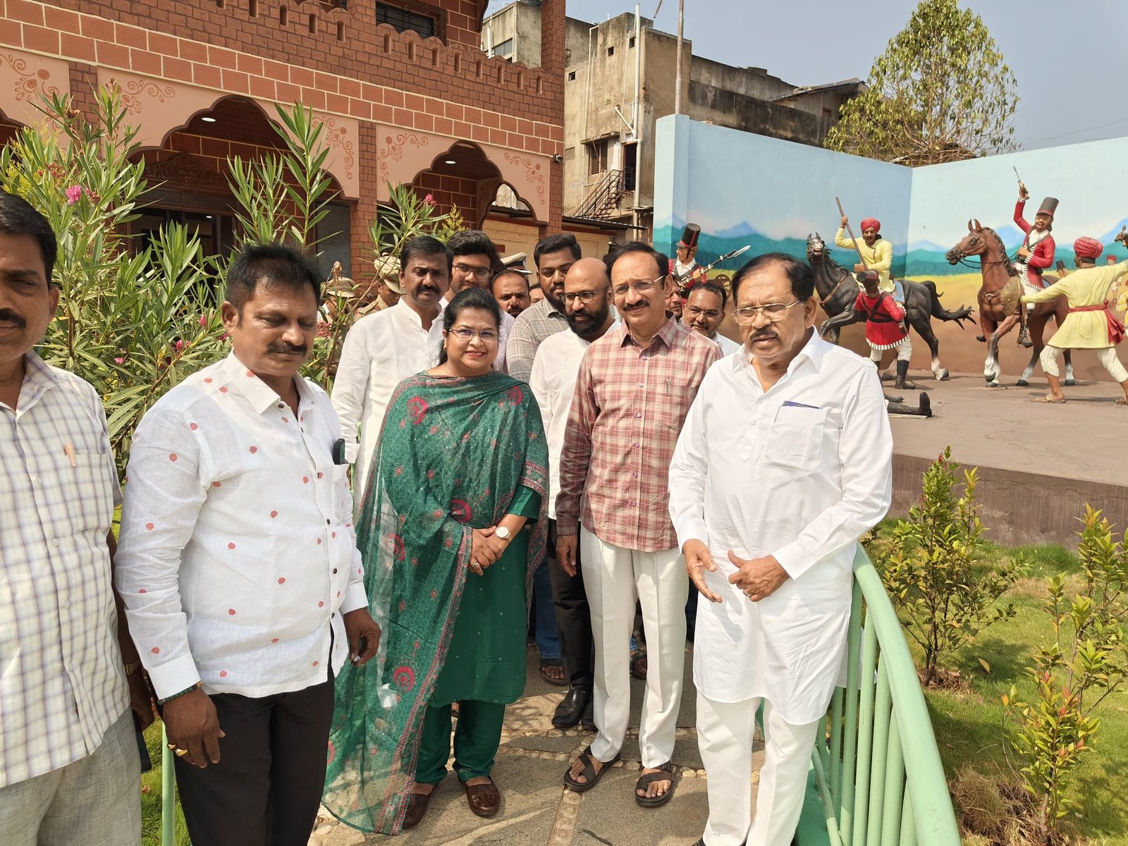 ಬೈಲಹೊಂಗಲ ಪದವಿ ಪೂರ್ವ ಕಾಲೇಜು ಭೇಟಿ: ಗ್ರಂಥಾಲಯ ಅಭಿವೃದ್ಧಿಗೆ ಸಚಿವ ಜಿ. ಪರಮೇಶ್ವರ್ ವೈಯಕ್ತಿಕ ದೇಣಿಗೆ