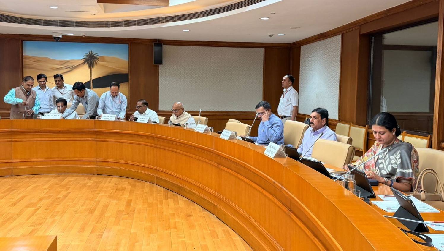 ನವದೆಹಲಿ: ಸಂಸತ್ ಭವನದಲ್ಲಿ ನಡೆದ ಆರೋಗ್ಯ ಸಮಿತಿ ಸಭೆಯಲ್ಲಿ ಸಾರ್ವಜನಿಕ ಆರೋಗ್ಯದ ಕುರಿತು ಮಹತ್ವದ ಚರ್ಚೆ