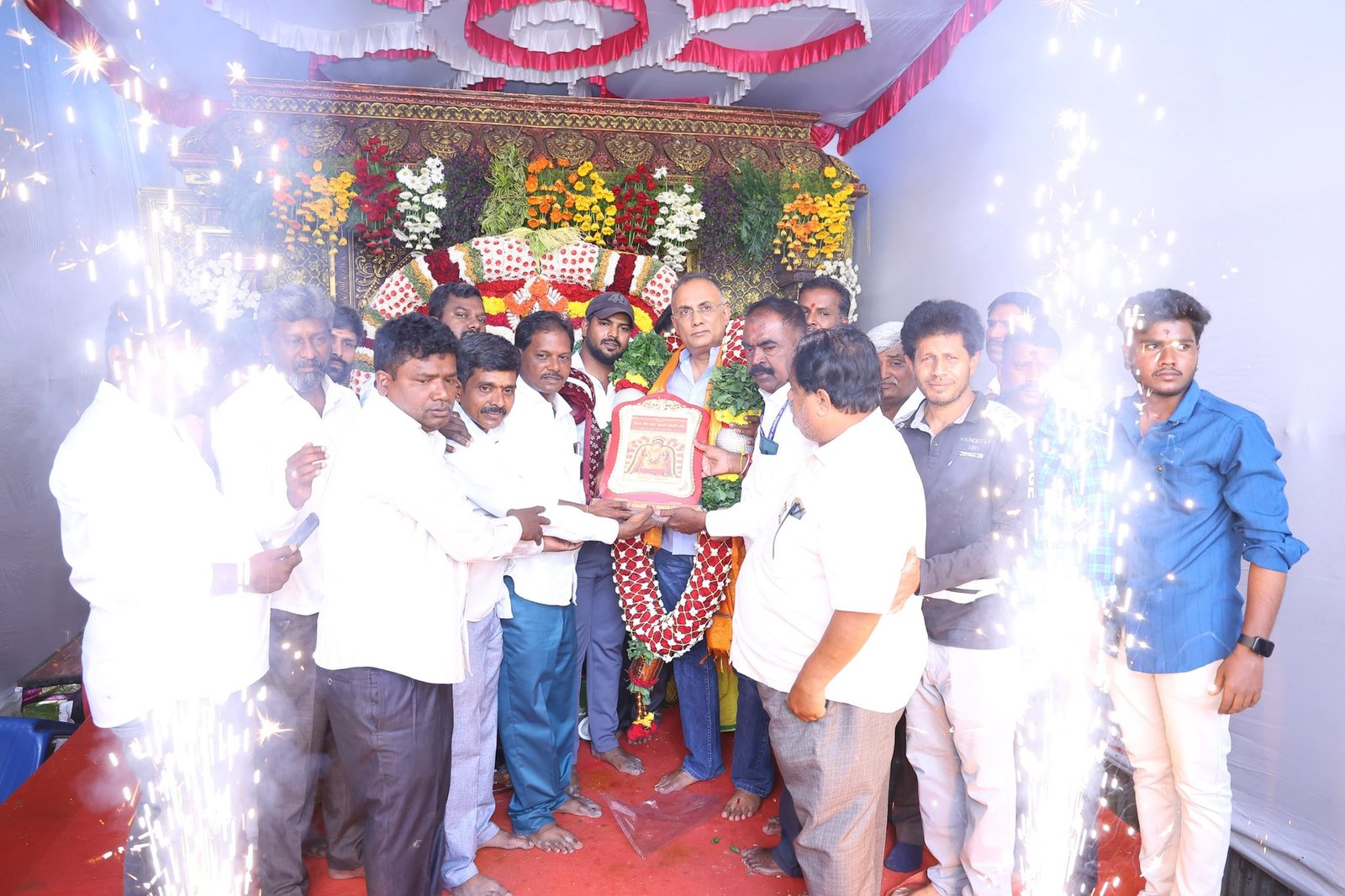 ಅಣ್ಣಮ್ಮ ದೇವಿ ಪೂಜಾ ಕಾರ್ಯಕ್ರಮದಲ್ಲಿ ಸಚಿವ ದಿನೇಶ್ ಗುಂಡೂರಾವ್ ಭಾಗಿ: ಒಗ್ಗಟ್ಟಿನ ಬಾಳ್ವೆಗೆ ಸಾಂಸ್ಕೃತಿಕ ಕಾರ್ಯಕ್ರಮಗಳೇ ಆಧಾರ