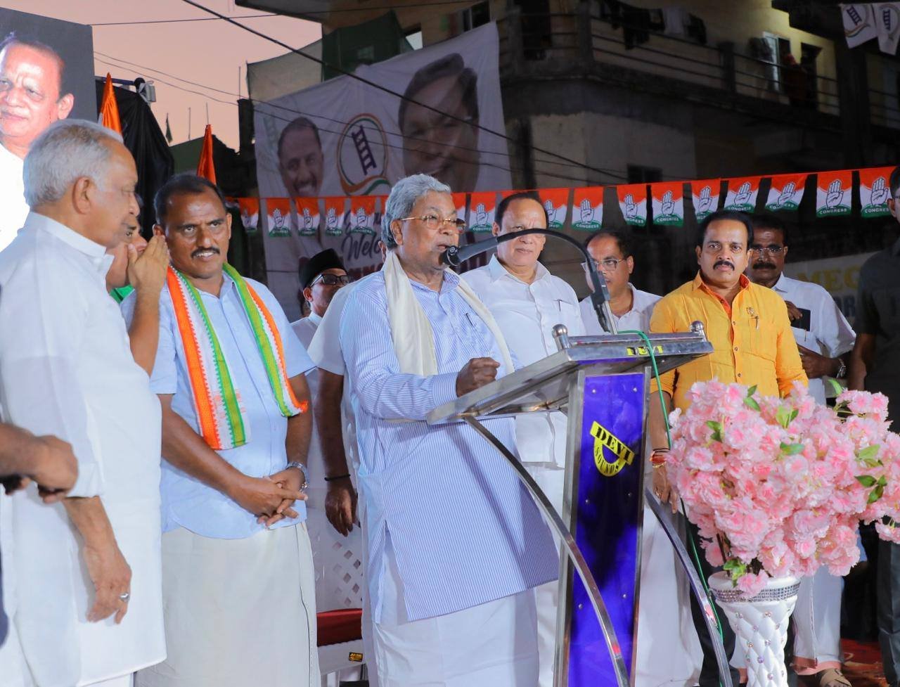 ಮಂಜೇಶ್ವರದಲ್ಲಿ ಯುಡಿಎಫ್ ಅಭ್ಯರ್ಥಿ ಅಶ್ರಫ್ ಪರ ಮುಖ್ಯಮಂತ್ರಿ ಸಿದ್ದರಾಮಯ್ಯ ಅಬ್ಬರದ ಪ್ರಚಾರ