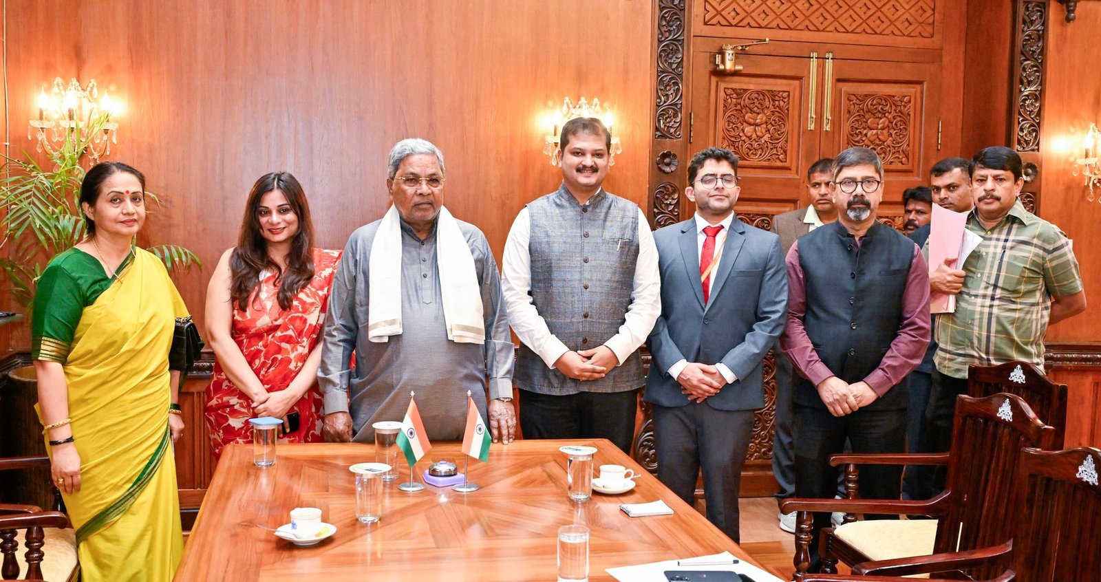 ವಿಧಾನಸೌಧದಲ್ಲಿ ಮುಖ್ಯಮಂತ್ರಿ ಸಿದ್ದರಾಮಯ್ಯ ಅವರನ್ನು ಭೇಟಿಯಾದ ನೂತನ ರಾಯಭಾರಿಗಳು