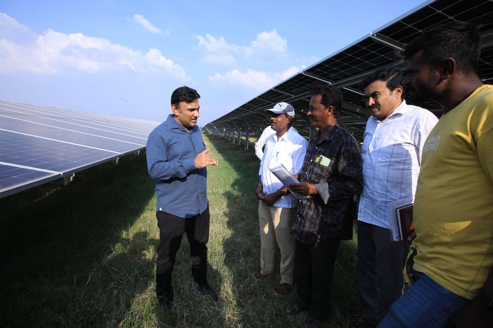 ಕುಸುಮ್-ಸಿ ಯೋಜನೆ ಬಯಲು ಸೀಮೆ ರೈತರಿಗೆ ವರದಾನ: ಸೌರ ವಿದ್ಯುತ್ ಘಟಕಗಳಿಗೆ ಡಾ. ಕೆ. ಸುಧಾಕರ್ ಭೇಟಿ