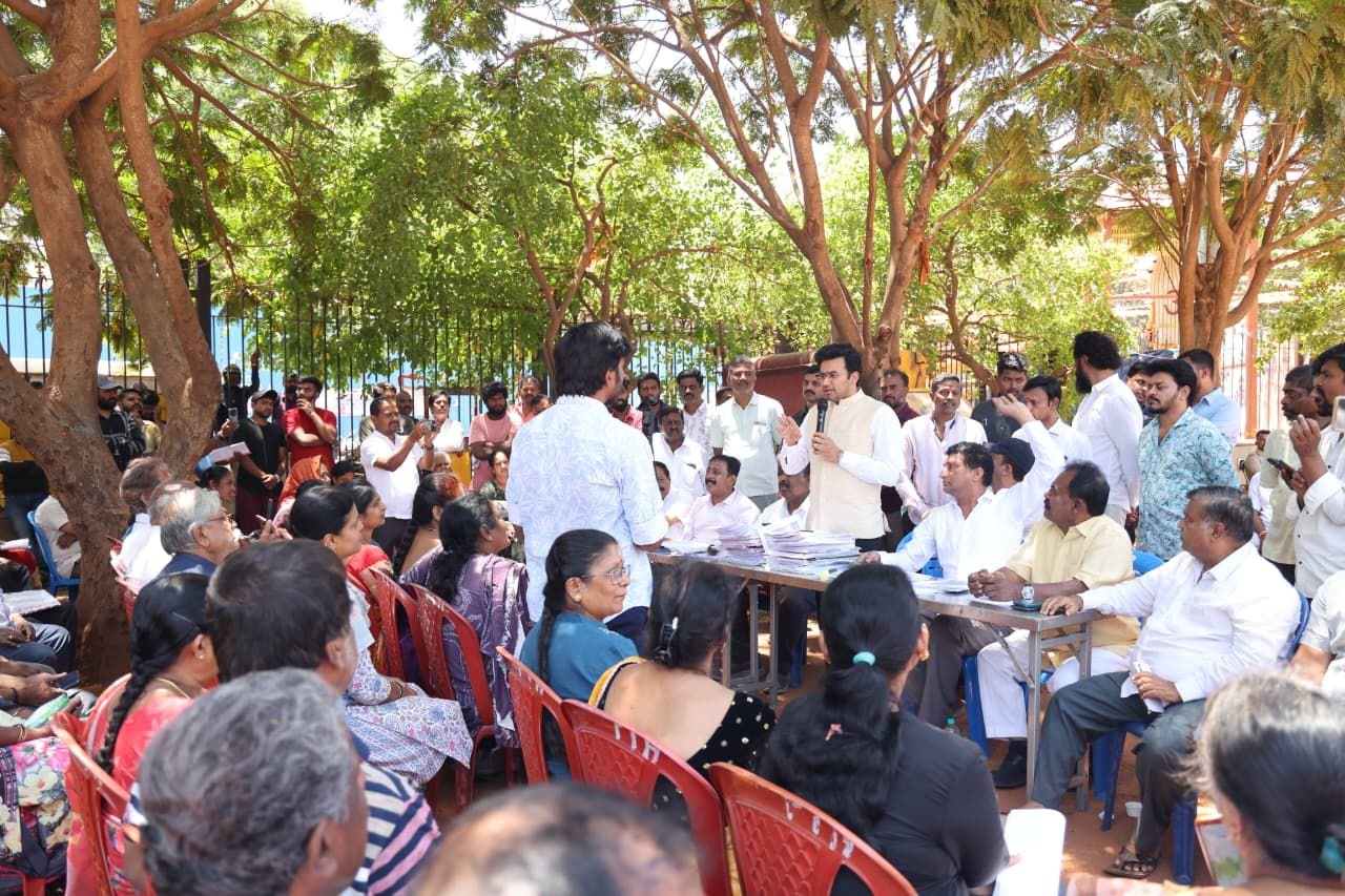 ಪುಟ್ಟೇನಹಳ್ಳಿ ಕೆರೆ ಬಫರ್ ಜೋನ್ ಸಮಸ್ಯೆ: ನಿವಾಸಿಗಳೊಂದಿಗೆ ಸಂಸದ ತೇಜಸ್ವಿ ಸೂರ್ಯ ಹಾಗೂ ಶಾಸಕ ಸತೀಶ್ ರೆಡ್ಡಿ ಸಮಾಲೋಚನೆ