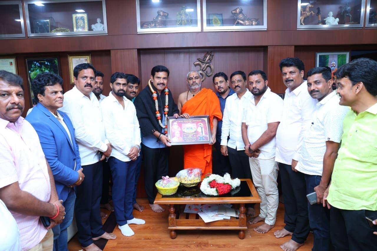 ಬೆಳ್ಳೋಡಿ ಕನಕ ಗುರುಪೀಠದಲ್ಲಿ ತ್ರಿವಿಧ ದಾಸೋಹದ ಸಂಭ್ರಮ: ಪೂಜ್ಯ ಶ್ರೀಗಳ ಜನ್ಮದಿನದ ಅಂಗವಾಗಿ ಬಿ.ವೈ. ವಿಜಯೇಂದ್ರ ಶುಭ ಹಾರೈಕೆ