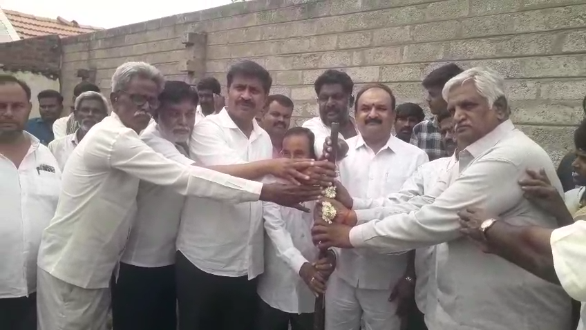 ಬಂಡಳ್ಳಿ ಗ್ರಾಮದಲ್ಲಿ ವಿಶ್ವಕರ್ಮ ಸಮುದಾಯ ಭವನ ನಿರ್ಮಾಣಕ್ಕೆ ಚಾಲನೆ ನೀಡಿದ ಶಾಸಕ ಎಂ.ಆರ್. ಮಂಜುನಾಥ್