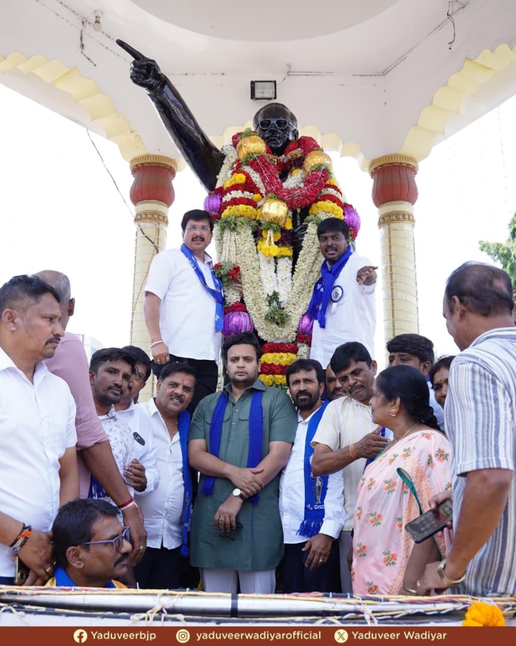 ಗಾಂಧಿನಗರದಲ್ಲಿ ಬಾಬಾಸಾಹೇಬ್ ಅಂಬೇಡ್ಕರ್ ಪ್ರತಿಮೆಗೆ ಯದುವೀರ್ ಒಡೆಯರ್ ಮಾಲಾರ್ಪಣೆ